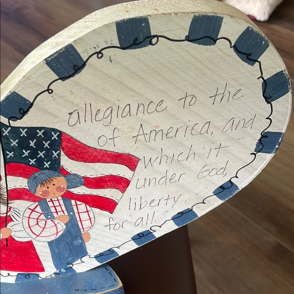 Heart-Shaped wooden Patriotic Plaque Pledge of Allegiance